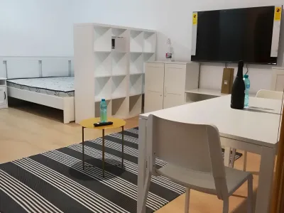 Masa alba si tv living garsoniera inchiriere Sector 1 Bucuresti